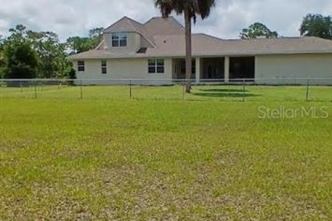 House in Crystal River, Florida 4 bedrooms, 330.92 sq.m. № 2156064 - photo 3