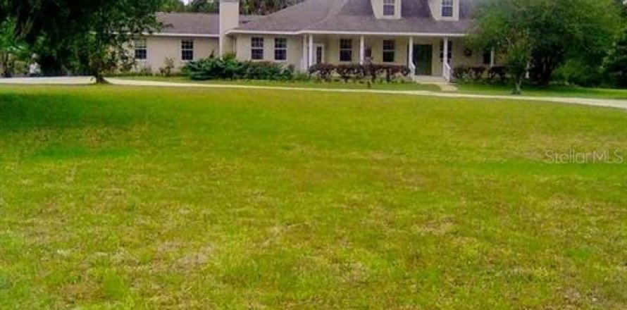 House in Crystal River, Florida 4 bedrooms, 330.92 sq.m. № 2156064