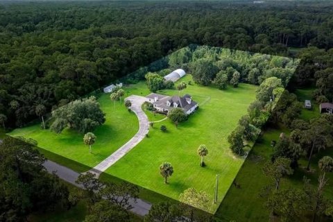 House in Crystal River, Florida 4 bedrooms, 330.92 sq.m. № 2156064 - photo 2