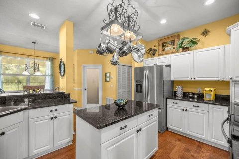 House in Crystal River, Florida 4 bedrooms, 330.92 sq.m. № 2156064 - photo 11