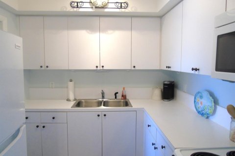 Condo in Boynton Beach, Florida, 1 bedroom № 2189808 - photo 12