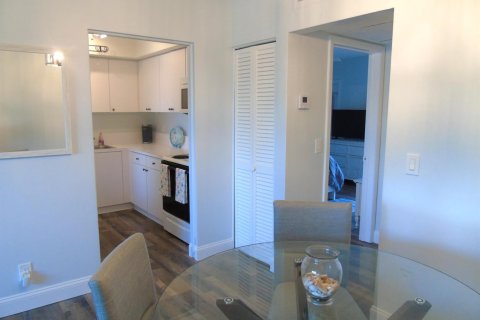 Condo in Boynton Beach, Florida, 1 bedroom № 2189808 - photo 8