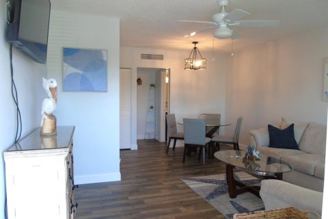 Condo in Boynton Beach, Florida, 1 bedroom № 2189808 - photo 3