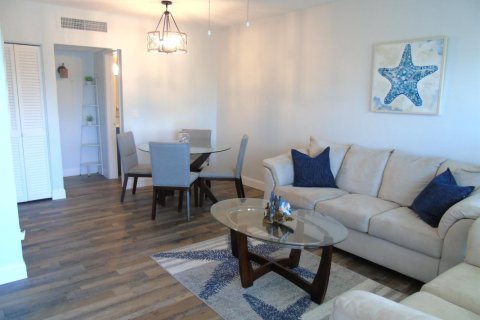 Condo in Boynton Beach, Florida, 1 bedroom № 2189808 - photo 4