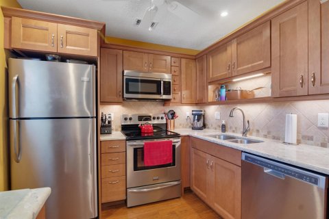 Condo in Vero Beach, Florida, 2 bedrooms  № 2082614 - photo 10