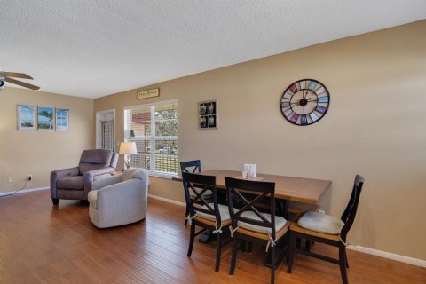 Condo in Vero Beach, Florida, 2 bedrooms  № 2082614 - photo 11