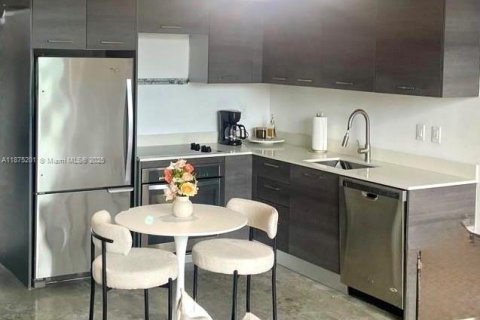 Condo in Miami, Florida, 1 bedroom  № 1926228 - photo 3