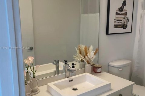 Condo in Miami, Florida, 1 bedroom  № 1926228 - photo 7