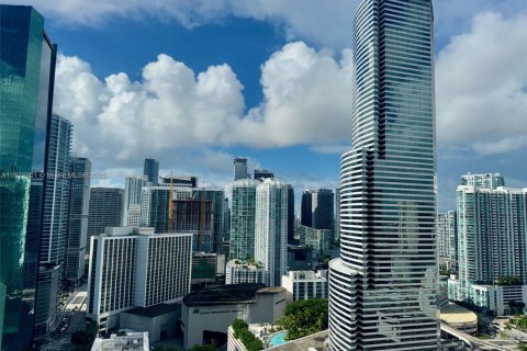 Condo in Miami, Florida, 1 bedroom  № 1926228 - photo 11