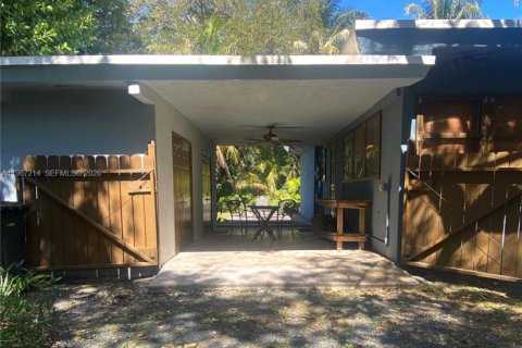 Casa en venta en South Miami, Florida, 3 dormitorios, 120.4 m2 № 2028555 - foto 3