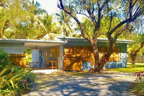 Casa en venta en South Miami, Florida, 3 dormitorios, 120.4 m2 № 2028555 - foto 2