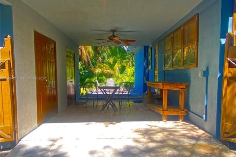 Casa en venta en South Miami, Florida, 3 dormitorios, 120.4 m2 № 2028555 - foto 4