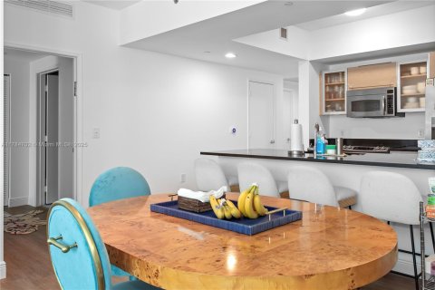Condo in Miami, Florida, 2 bedrooms  № 1704127 - photo 4