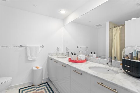 Condo in Miami, Florida, 2 bedrooms  № 1704127 - photo 14