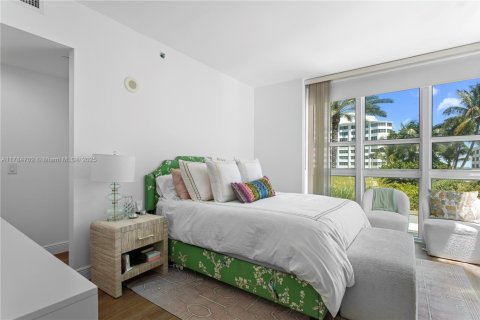 Condo in Miami, Florida, 2 bedrooms  № 1704127 - photo 6