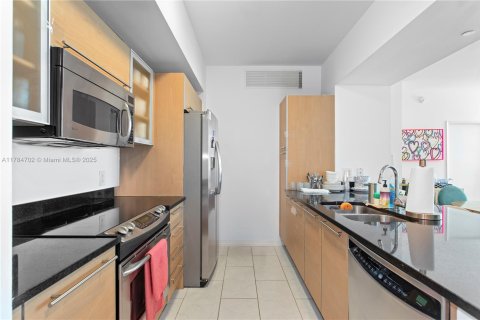 Condo in Miami, Florida, 2 bedrooms  № 1704127 - photo 3