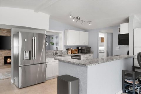 Casa en venta en Valrico, Florida, 4 dormitorios, 207.64 m2 № 2112639 - foto 11