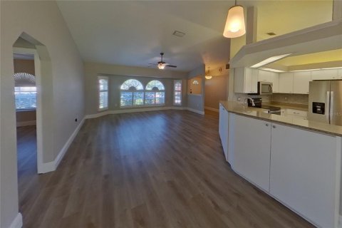 Villa ou maison à louer à Punta Gorda, Floride: 3 chambres, 129.13 m2 № 2433302 - photo 4