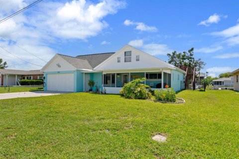 Villa ou maison à vendre à Hernando Beach, Floride: 2 chambres, 146.14 m2 № 1903216 - photo 1