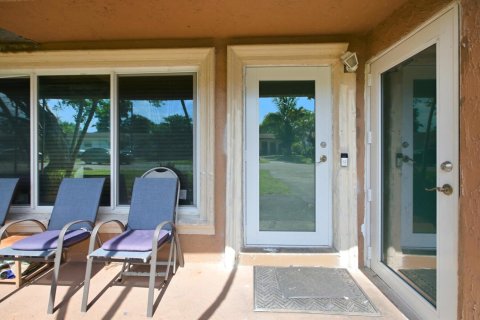 House in Pompano Beach, Florida 4 bedrooms, 138.05 sq.m. № 2083570 - photo 3