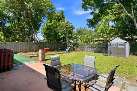 House in Pompano Beach, Florida 4 bedrooms, 138.05 sq.m. № 2083570 - photo 19