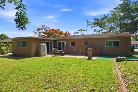 House in Pompano Beach, Florida 4 bedrooms, 138.05 sq.m. № 2083570 - photo 27