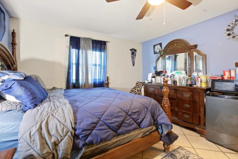 House in Pompano Beach, Florida 4 bedrooms, 138.05 sq.m. № 2083570 - photo 11