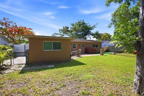 House in Pompano Beach, Florida 4 bedrooms, 138.05 sq.m. № 2083570 - photo 26