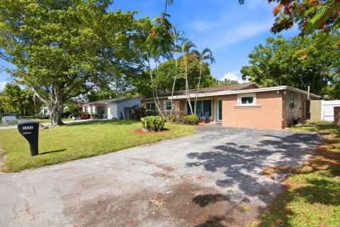 House in Pompano Beach, Florida 4 bedrooms, 138.05 sq.m. № 2083570 - photo 5
