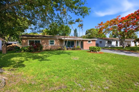 House in Pompano Beach, Florida 4 bedrooms, 138.05 sq.m. № 2083570