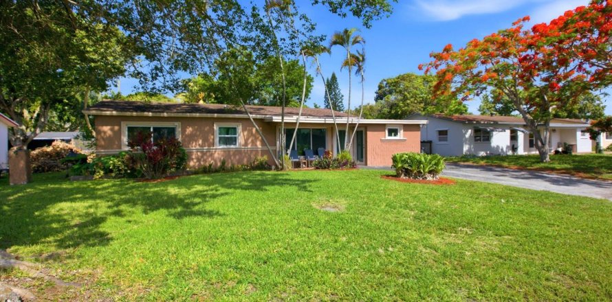 House in Pompano Beach, Florida 4 bedrooms, 138.05 sq.m. № 2083570