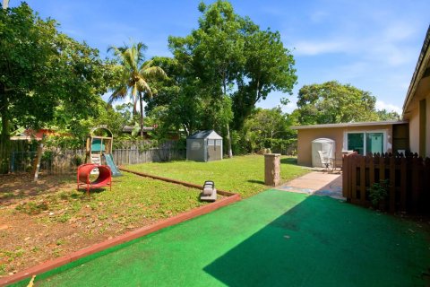 House in Pompano Beach, Florida 4 bedrooms, 138.05 sq.m. № 2083570 - photo 28