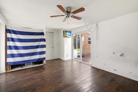 House in Pompano Beach, Florida 4 bedrooms, 138.05 sq.m. № 2083570 - photo 18