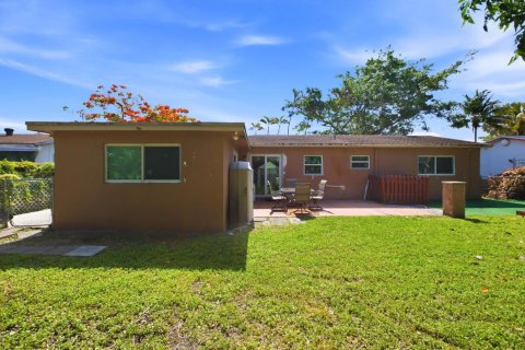 House in Pompano Beach, Florida 4 bedrooms, 138.05 sq.m. № 2083570 - photo 25