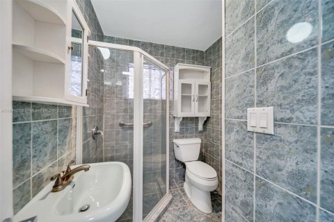 Купить виллу или дом в Майами, Флорида 5 спален, 175.68м2, № 1832281 - фото 17