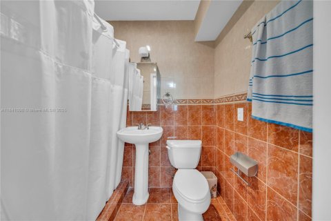 Купить виллу или дом в Майами, Флорида 5 спален, 175.68м2, № 1832281 - фото 30