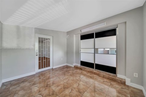 Купить виллу или дом в Майами, Флорида 5 спален, 175.68м2, № 1832281 - фото 16