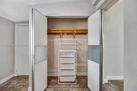 Купить виллу или дом в Майами, Флорида 5 спален, 175.68м2, № 1832281 - фото 26
