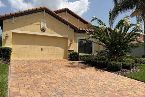 House in Lakeland, Florida 3 bedrooms, 195.75 sq.m. № 2230472 - photo 2