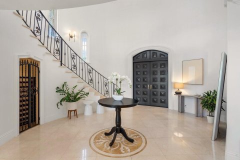 House in Lantana, Florida 5 bedrooms, 557.41 sq.m. № 2158202 - photo 5