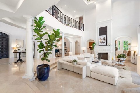 House in Lantana, Florida 5 bedrooms, 557.41 sq.m. № 2158202 - photo 8