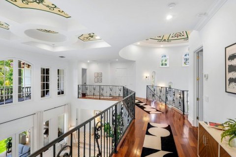 House in Lantana, Florida 5 bedrooms, 557.41 sq.m. № 2158202 - photo 23