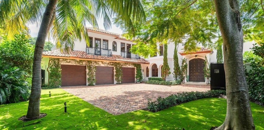 House in Lantana, Florida 5 bedrooms, 557.41 sq.m. № 2158202