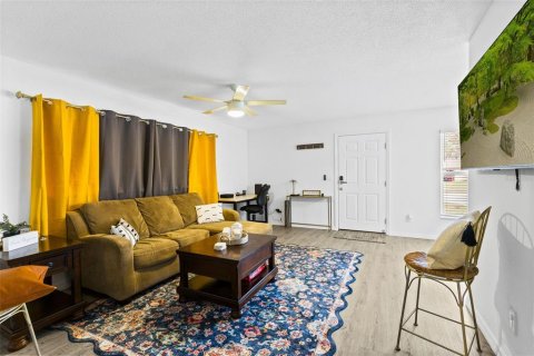 Commercial property in Orlando, Florida 4 bedrooms, 191.01 sq.m. № 2114164 - photo 5