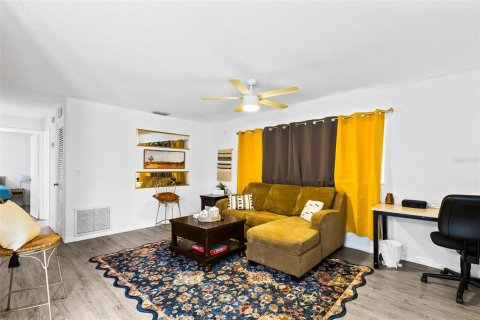 Commercial property in Orlando, Florida 4 bedrooms, 191.01 sq.m. № 2114164 - photo 4