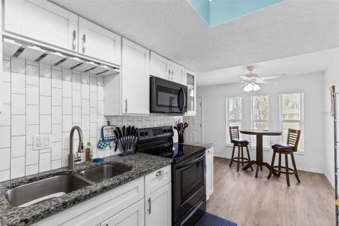 Commercial property in Orlando, Florida 4 bedrooms, 191.01 sq.m. № 2114164 - photo 10