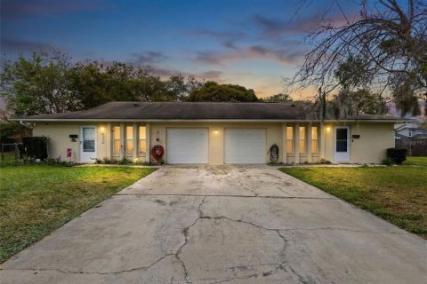 Commercial property in Orlando, Florida 4 bedrooms, 191.01 sq.m. № 2114164 - photo 2