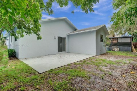 Снять в аренду виллу или дом в Холливуд, Флорида 3 спальни, 132.76м2, № 1963197 - фото 5