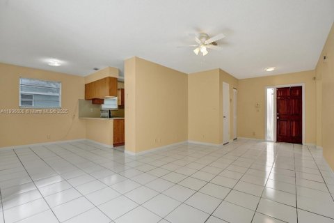 Снять в аренду виллу или дом в Холливуд, Флорида 3 спальни, 132.76м2, № 1963197 - фото 7