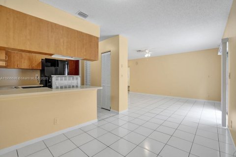 Снять в аренду виллу или дом в Холливуд, Флорида 3 спальни, 132.76м2, № 1963197 - фото 8